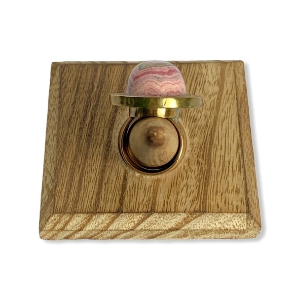 C. Celia Sebiri Oval Pink Chipped Stone Inlay Ring - Picture 5 of 6